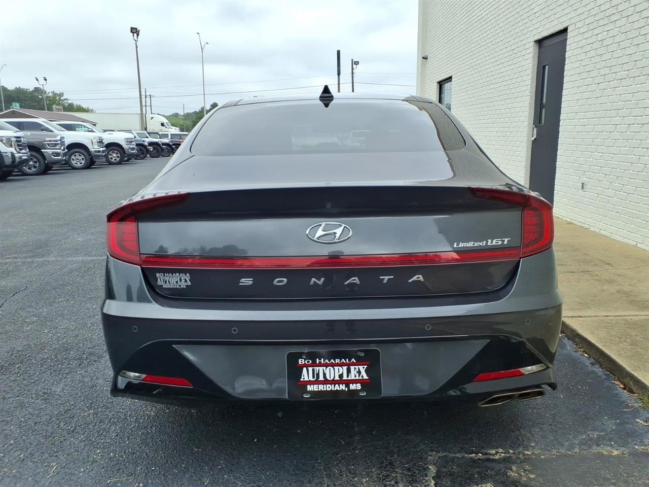 Used 2021 Hyundai Sonata Limited w/ Preferred Accessory Package FWD image 4