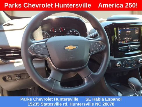 Certified 2022 Chevrolet Traverse LT FWD image 3