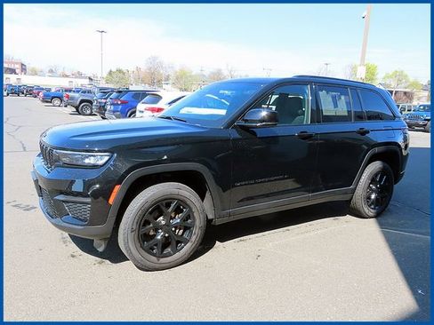 Certified 2024 Jeep Grand Cherokee Altitude image 3