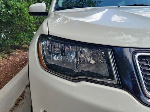 Used 2019 Jeep Compass Latitude FWD image 6