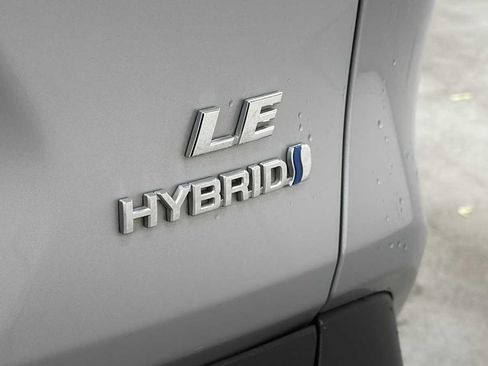 Used 2019 Toyota RAV4 LE w/ Carpet Mat Package AWD/4WD image 27