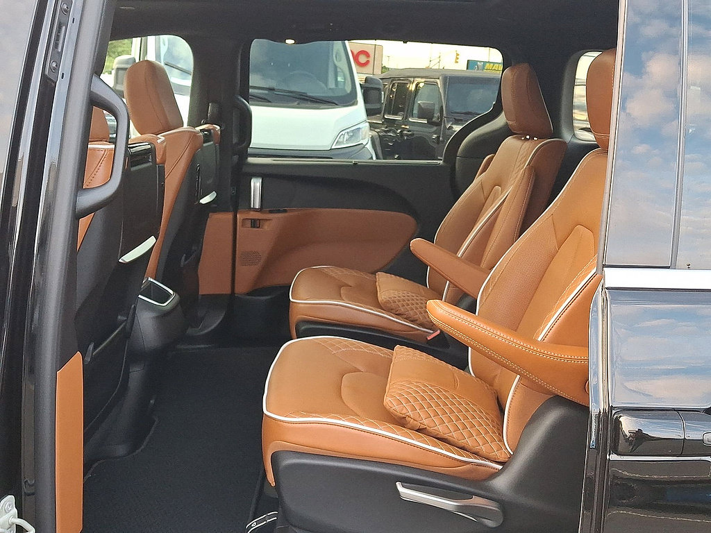 Used 2025 Chrysler Pacifica Pinnacle FWD image 26