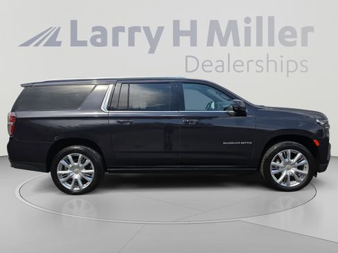Used 2023 Chevrolet Suburban High Country w/ Premium Package 2 AWD/4WD image 6
