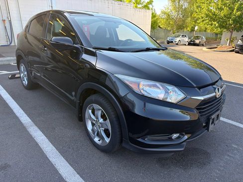Used 2017 Honda HR-V EX image 3