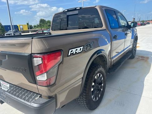 Used 2021 Nissan Titan PRO-4X w/ Pro-4x Convenience Package AWD/4WD image 4