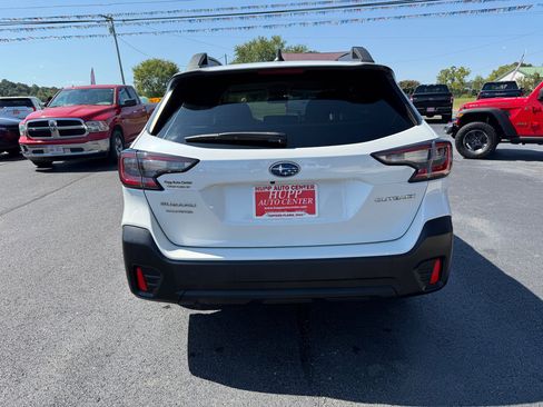 Used 2022 Subaru Outback Premium image 4