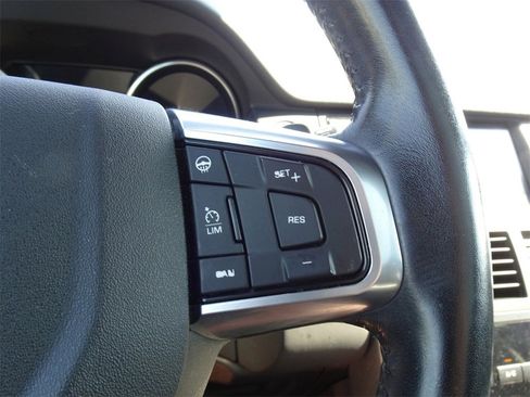 Used 2019 Land Rover Discovery Sport HSE Luxury image 22