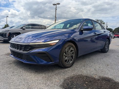 Certified 2024 Hyundai Elantra SEL FWD image 8