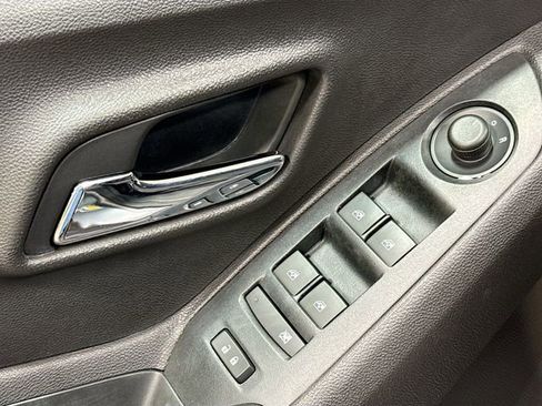 Used 2020 Chevrolet Trax LS w/ Tint and Cruise Package image 18