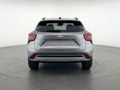 Used 2025 Chevrolet Trax LT w/ LT Convenience Package image 7