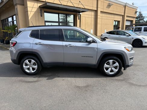 Used 2018 Jeep Compass Latitude w/ Popular Equipment Group image 8