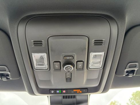 New 2025 Chevrolet Suburban Premier image 33