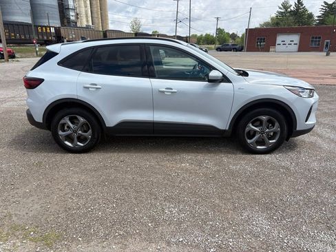 Used 2025 Ford Escape ST-Line Select AWD/4WD image 2