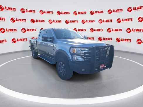 Used 2020 Ford F250 Lariat w/ Chrome Package image 2