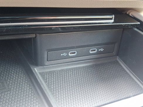 Certified 2025 Volkswagen Atlas SEL Premium R-Line image 24