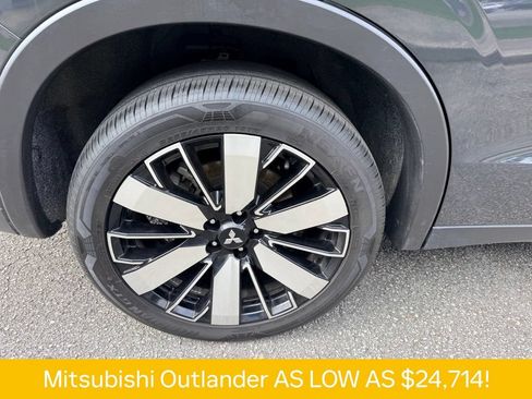 Used 2025 Mitsubishi Outlander SE FWD image 32