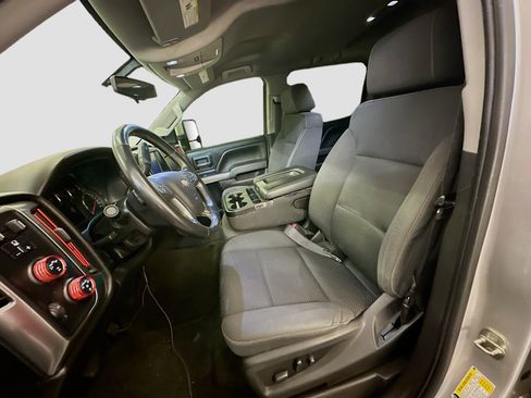 Used 2018 Chevrolet Silverado 1500 LT w/ LT Convenience Package image 13