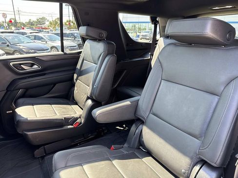 Used 2022 Chevrolet Tahoe LT w/ Luxury Package image 16