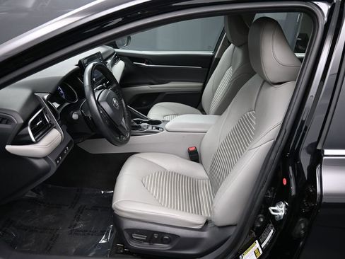 Certified 2022 Toyota Camry SE image 18