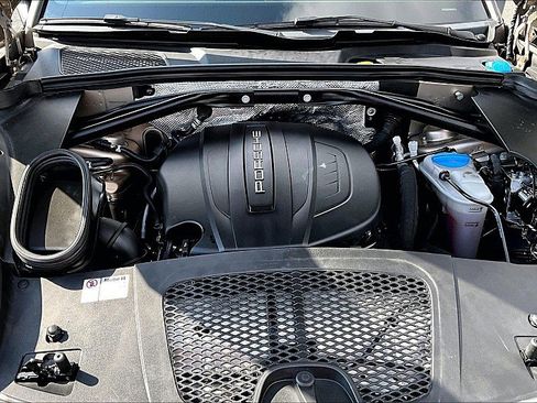 Used 2017 Porsche Macan image 9