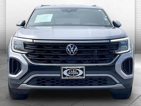 Used 2024 Volkswagen Atlas Cross Sport SE FWD image 2