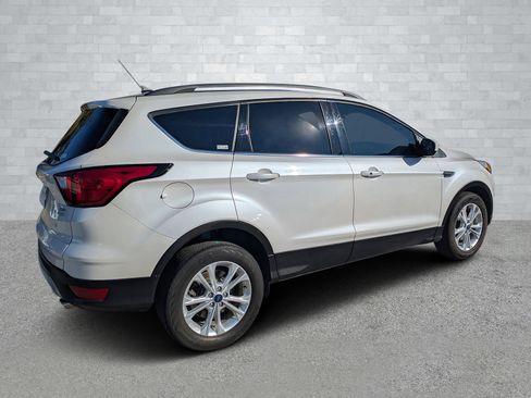 Used 2019 Ford Escape SEL image 5
