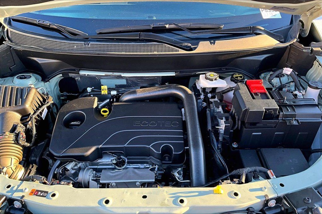 Used 2025 Chevrolet Equinox ACTIV w/ Safety and Technology Package AWD/4WD image 10