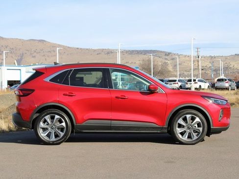 Used 2024 Ford Escape Platinum w/ Premium Technology Package image 7