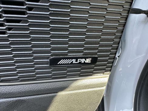 Used 2022 Jeep Grand Cherokee Limited image 23