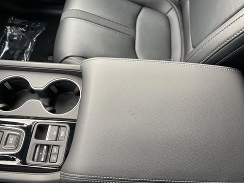 New 2025 Honda Pilot Touring image 22