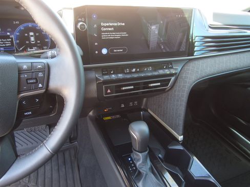 Used 2025 Toyota Camry XLE FWD image 16