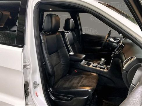 Used 2019 Jeep Grand Cherokee Altitude AWD/4WD image 15