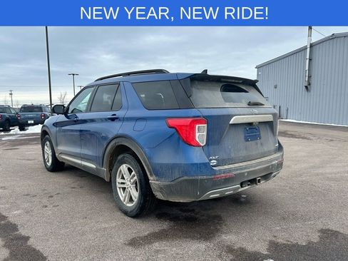 Used 2022 Ford Explorer XLT w/ Equipment Group 202A image 4