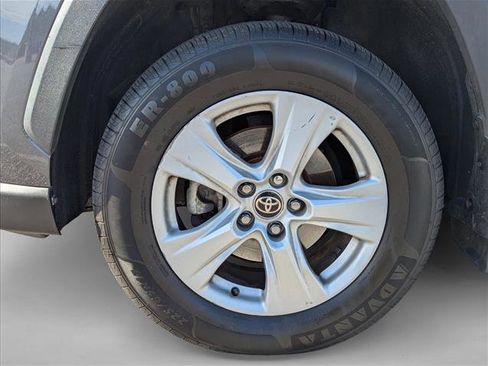Used 2021 Toyota RAV4 XLE image 9