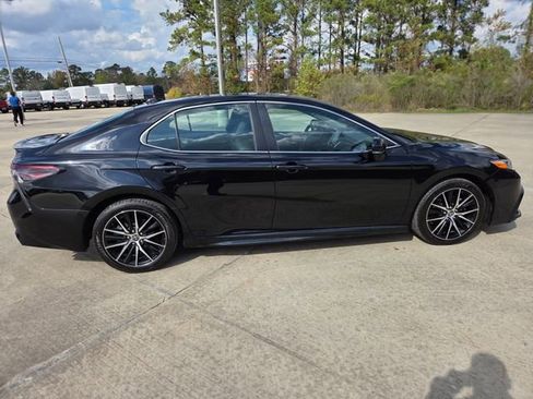 Used 2023 Toyota Camry SE image 8