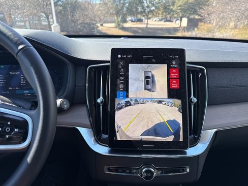 Certified 2025 Volvo XC90 B5 Plus image 27