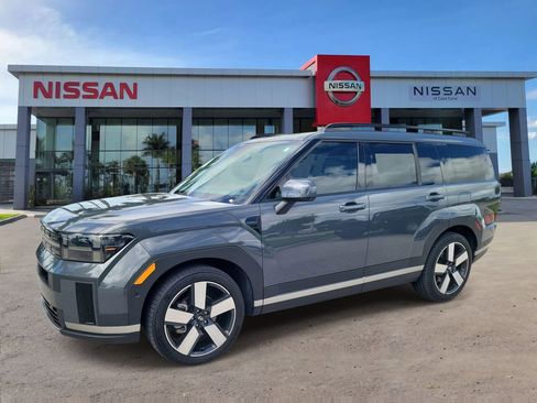 Used 2025 Hyundai Santa Fe Limited w/ Tow & Go Package image 9