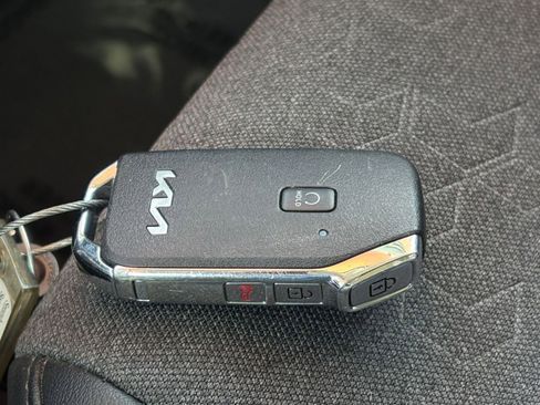 Used 2025 Kia Seltos S image 25