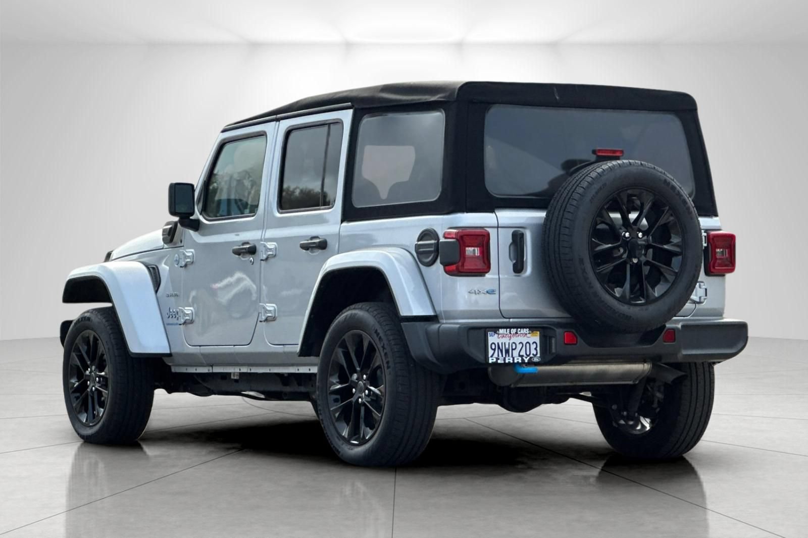 Used 2024 Jeep Wrangler Unlimited Sahara AWD/4WD image 5