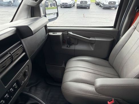 Used 2017 Chevrolet Express 2500 RWD image 16