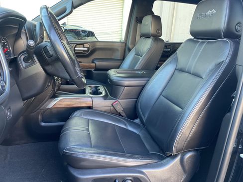 Used 2019 Chevrolet Silverado 1500 High Country w/ Technology Package image 9