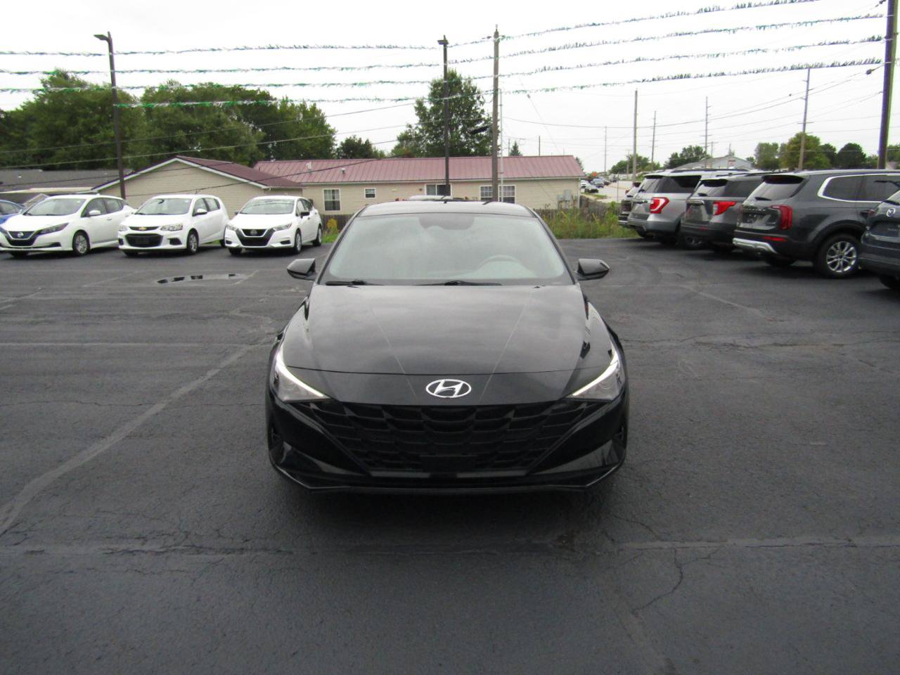 Used 2023 Hyundai Elantra SEL w/ Convenience Package FWD image 2