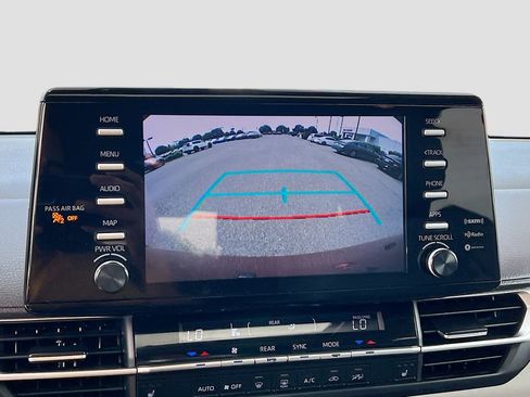Used 2023 Toyota Sienna XLE FWD image 12