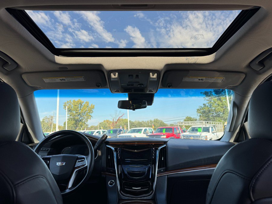 Used 2018 Cadillac Escalade Luxury AWD/4WD image 23
