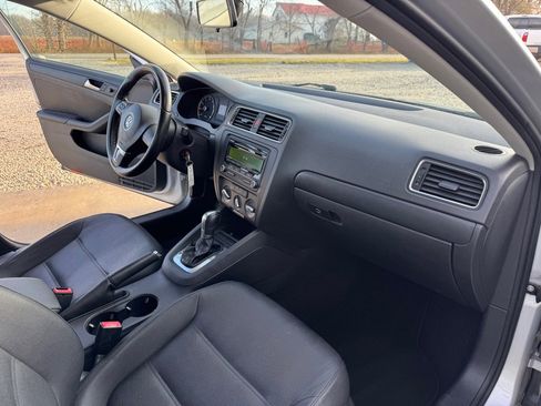 Used 2012 Volkswagen Jetta SE image 16