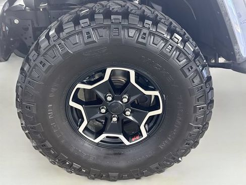 Used 2020 Jeep Gladiator Rubicon w/ Dual Top Group AWD/4WD image 30