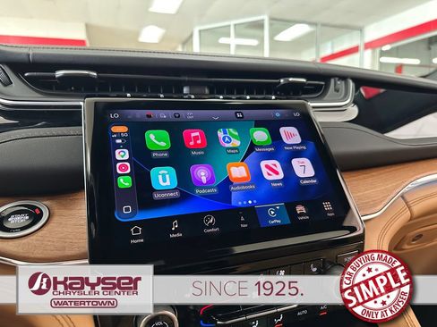 Used 2025 Jeep Grand Cherokee Summit AWD/4WD image 28