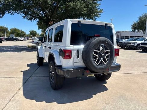 Used 2025 Jeep Wrangler Unlimited Sahara AWD/4WD image 8