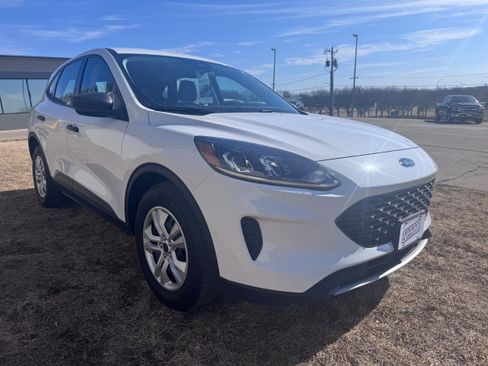 Used 2022 Ford Escape S image 4
