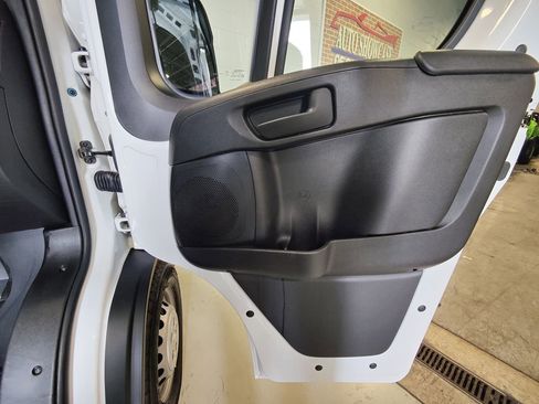 Used 2024 RAM ProMaster 2500 w/ Convenience Group FWD image 12